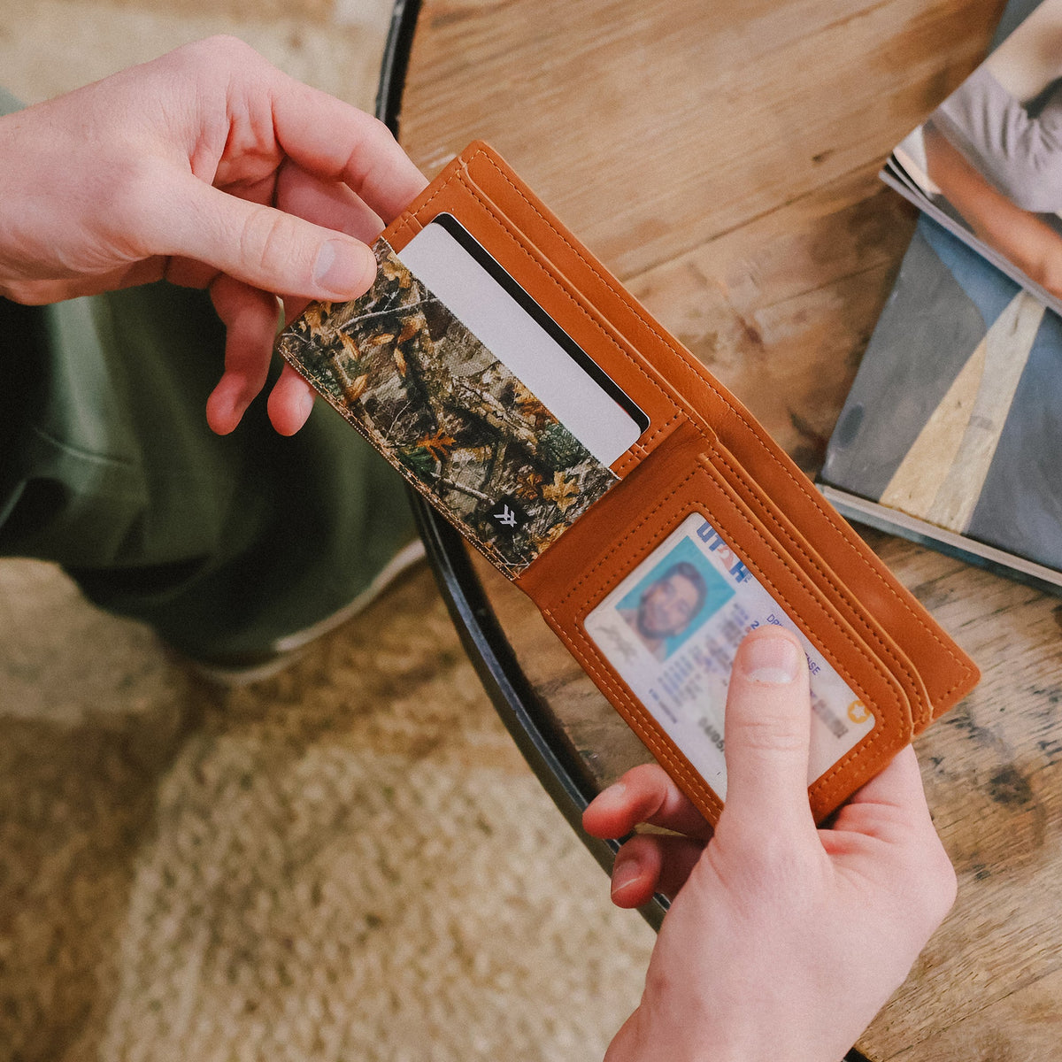 Vegan Leather Bifold Wallet - Realtree Edge - Thread¨