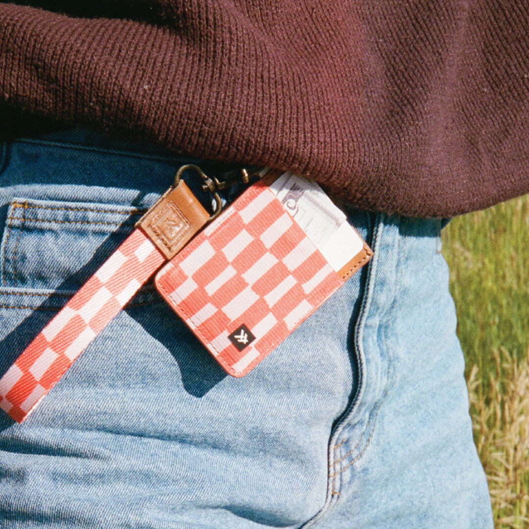 Vertical Leather Wallet - Scout Peach - Thread¨